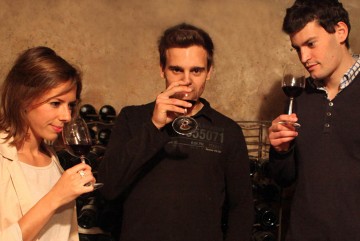 jeunes en dégustation