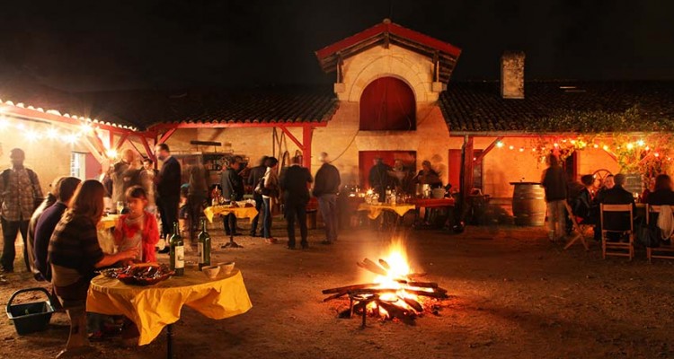 groupe en soirée dégustation de vins de bordeaux