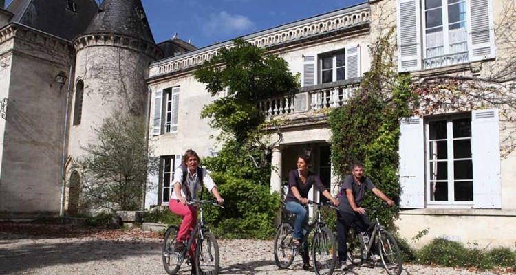 Bordeaux cycling wine tour and tasting wine