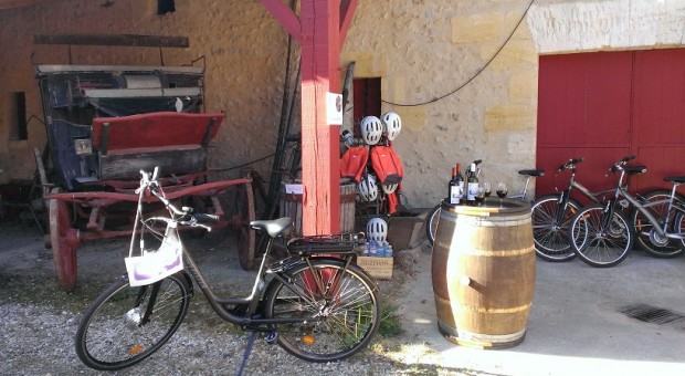 cycling wine and tasting tour. Bordeaux