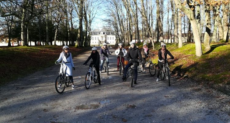 image d'un groupe en balade à vélo