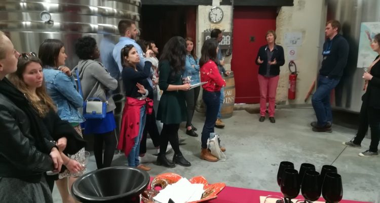 dégustation dans les caves au chateau Bardins