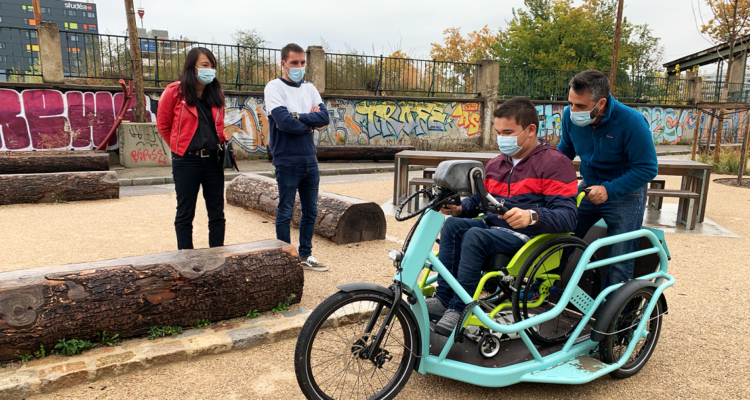 balades à vélo handbike benur pour visiter les vignobles de bordeaux accessibles à tous