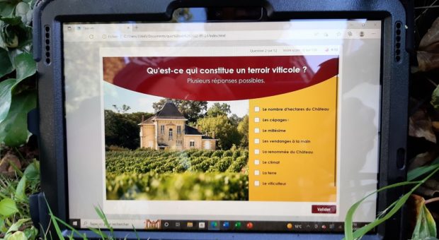 atelier de dégustation et jeu sur tablette avec quiz sur le vin