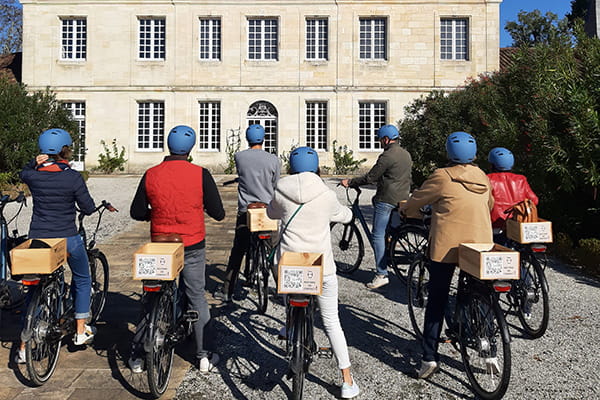 balade a vélo en groupe au chateau courhins lurton