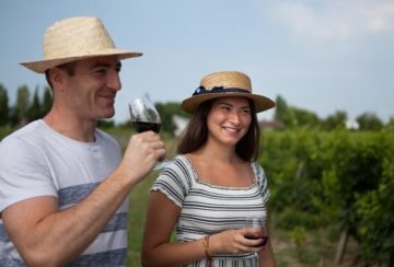 2 personnes en visite privé eau chateau en pessac leognan